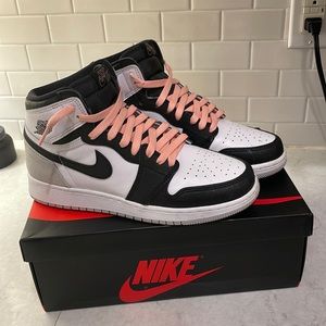 Extra laces, white, black. Worn 1 time.